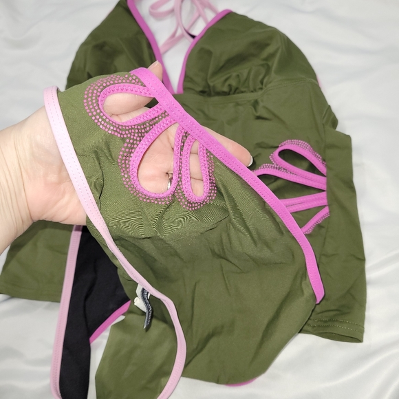 Kenneth Cole reaction swimsuit floral cut outs - Picture 4 of 5